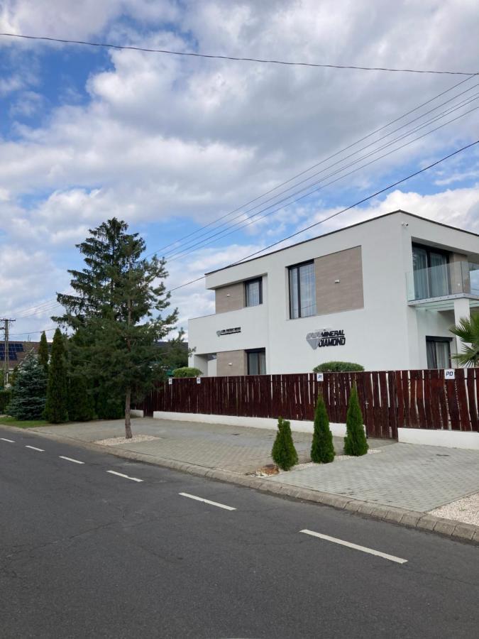 Mineral Apartman Diamond Nyiregyhaza Bagian luar foto